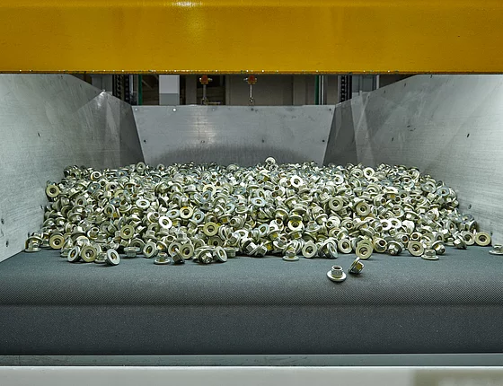 Goulottes vibrantes et convoyeurs à bande